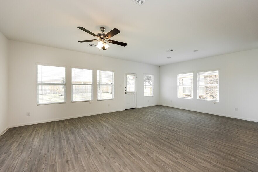Building Photo - 15056 Nettleton Ml