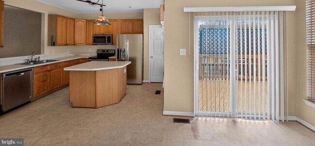 Building Photo - 2483 Lakeside Drive