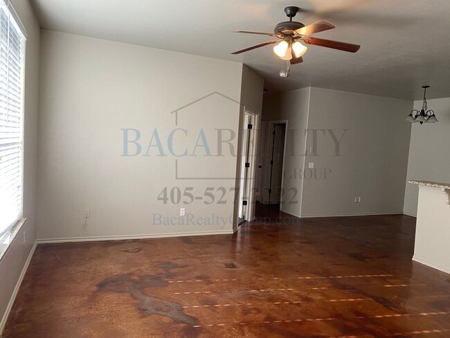 Building Photo - Move in Special!!! 3br 2ba duplex with 2 c...