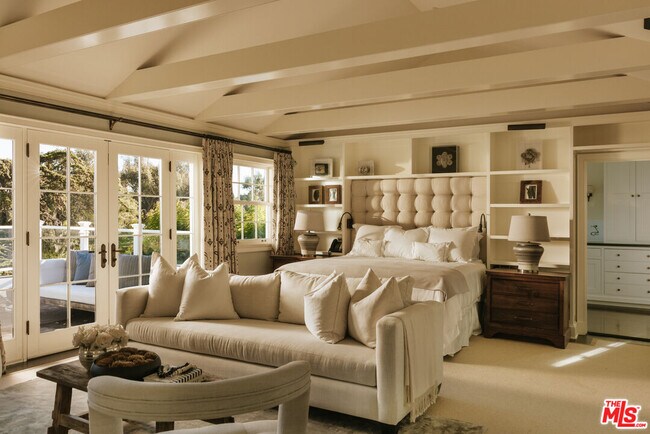 Building Photo - 6825 Zumirez Dr