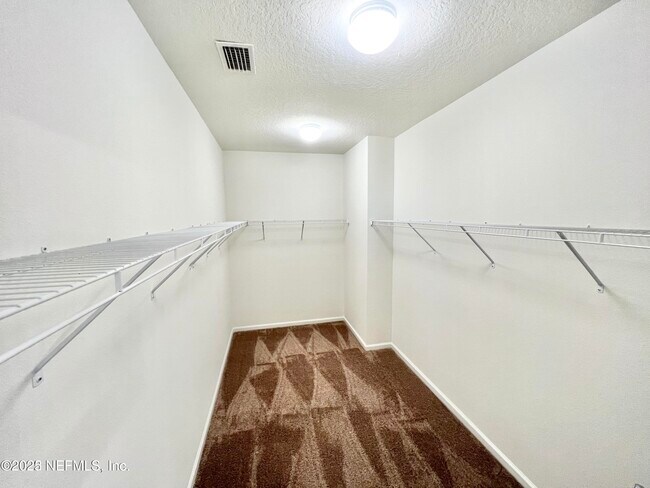 Building Photo - 12859 Logans Walk Ln