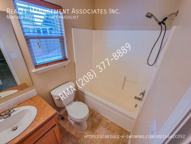 Building Photo - 569 E Heritage Park St