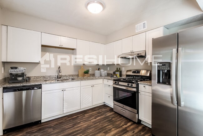 Building Photo - 770 Brittany Ct