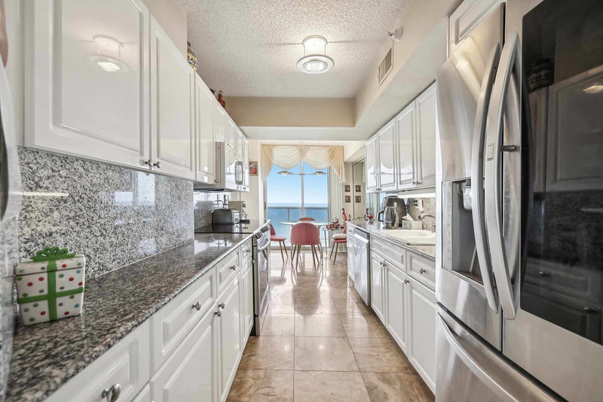 Building Photo - 16711 Collins Ave
