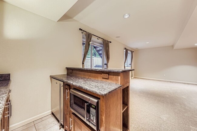 Building Photo - 4854 Franklin Dr