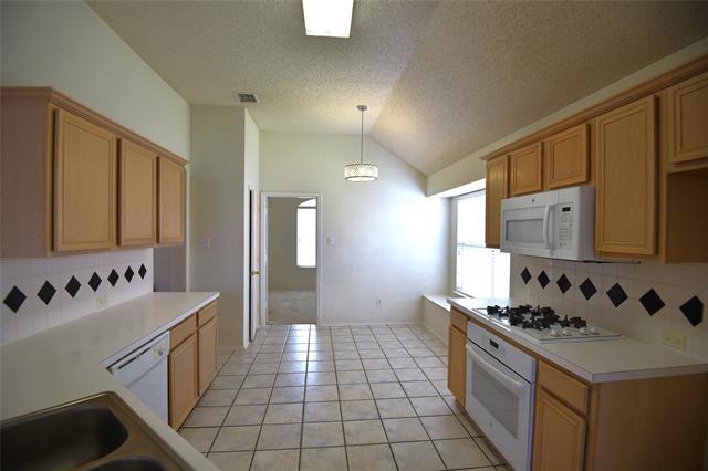 Building Photo - 9700 Summer Dr