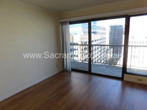 Building Photo - Spacious Updated 2bd/2ba Downtown Condo - Great Location!