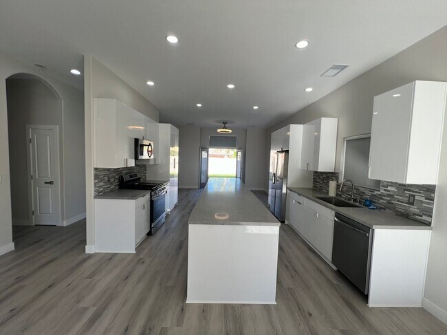 Building Photo - 78685 Bottlebrush Dr