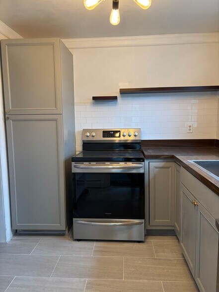 Building Photo - 49 Grandview Dr