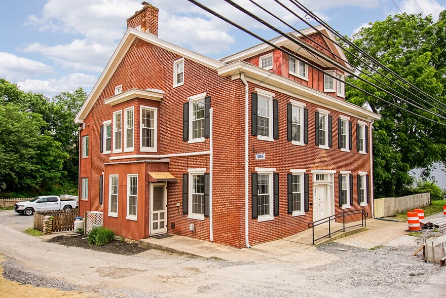 Building Photo - 308 W Main St
