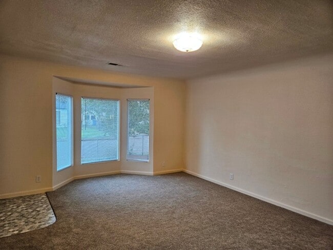 Building Photo - 2Bd/1Ba Single Story House - Available to View!