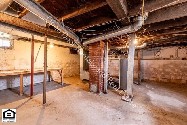 Building Photo - 1409 W King St