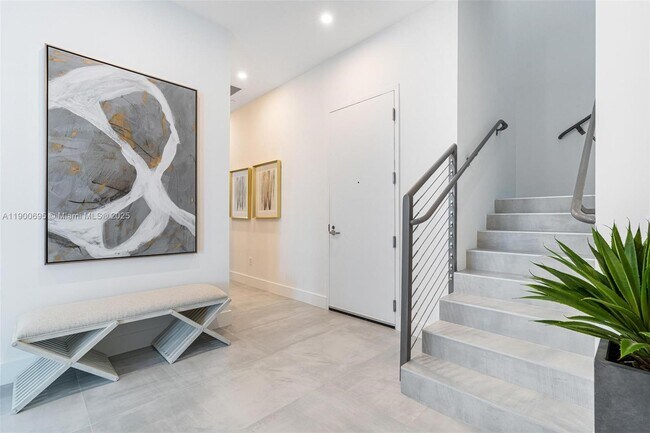 Building Photo - 17550 Collins Ave