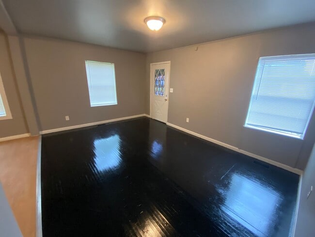 Building Photo - JANUARY MOVE IN SPECIAL!! FIRST MONTH FREE!