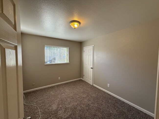 Building Photo - Recently updated single story home in Mode...