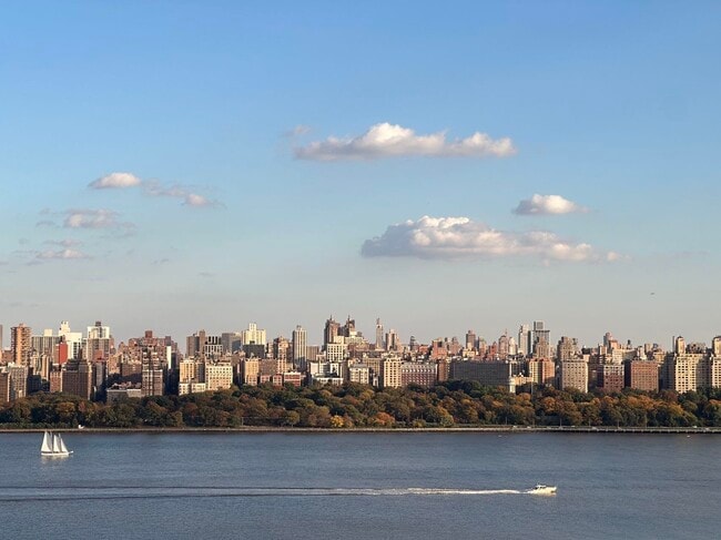 Primary Photo - 8650 BLVD E