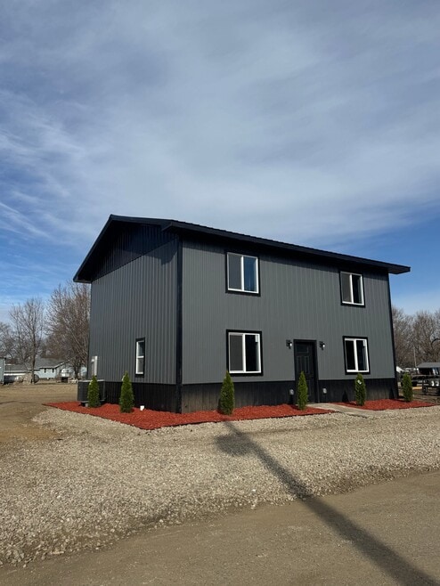 Building Photo - 223 Elm St