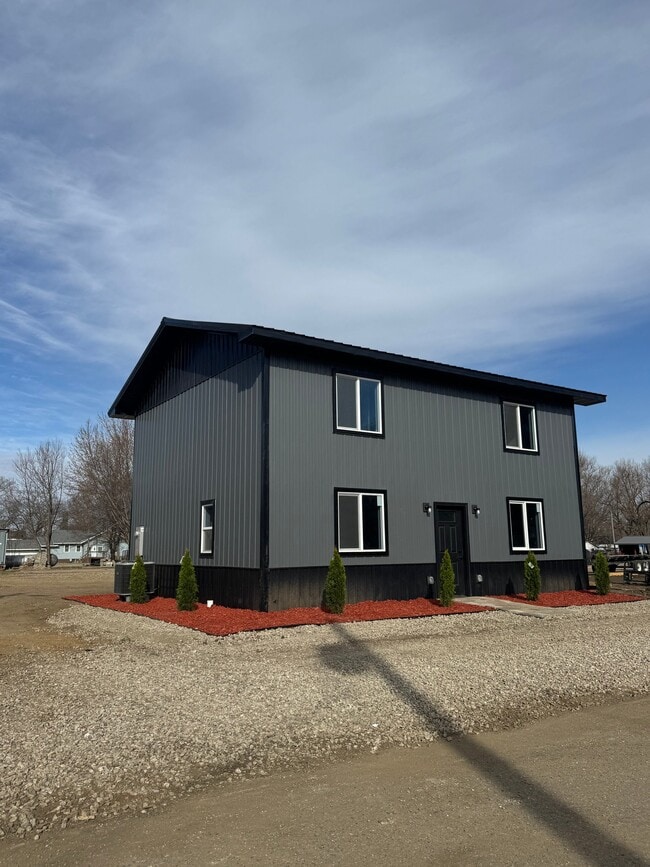 Building Photo - 223 Elm St