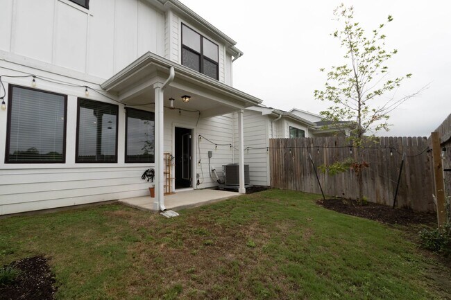 Building Photo - 417 Fieldwood Dr