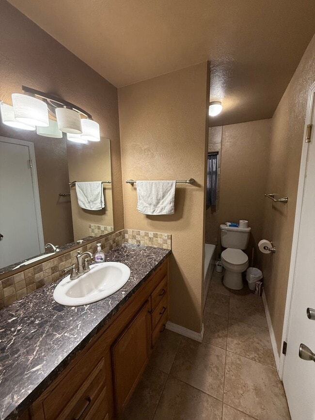 Building Photo - Cozy 3 BDR Home Located in the Sandia Scho...