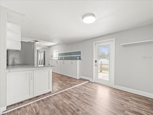 Building Photo - 2200 Capri Dr