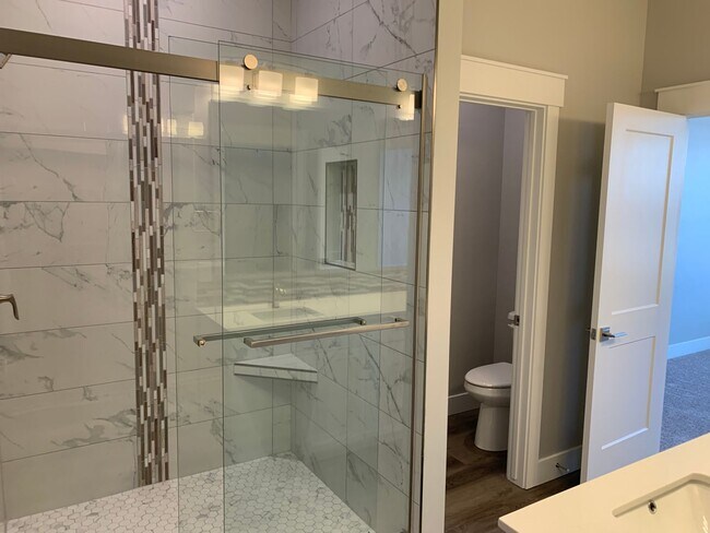 Building Photo - Low-Maintenance Luxury on One Level - new home Star, ID