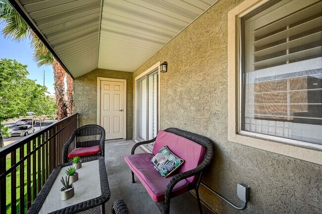 Building Photo - GATED COMMUNITY CONDO WITH BRAND NEW UPGRA...