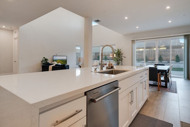 Building Photo - Luxury 4 Bedroom Home in Gated El Dorado Hills Community!