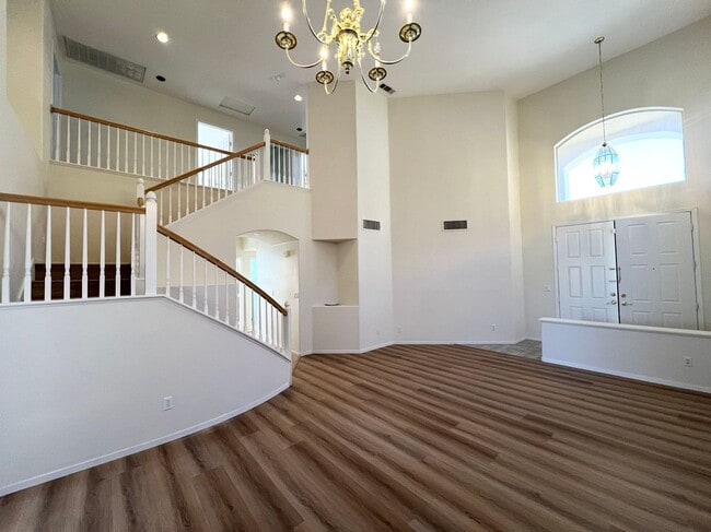 Building Photo - Beautiful two-story home with 5 bedrooms