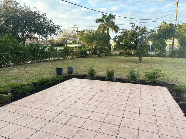 Building Photo - 259 Bloomfield Dr