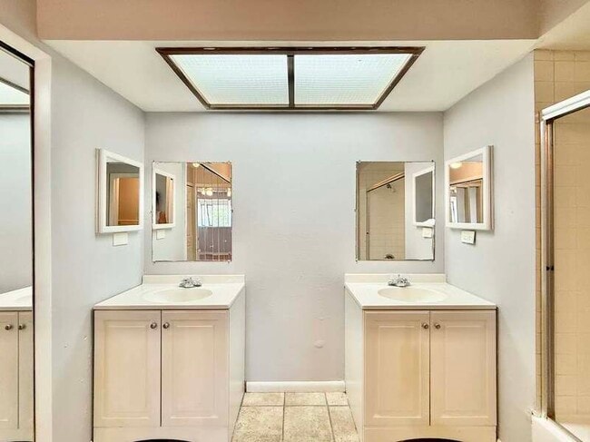 Building Photo - 5143 Puritan Cir