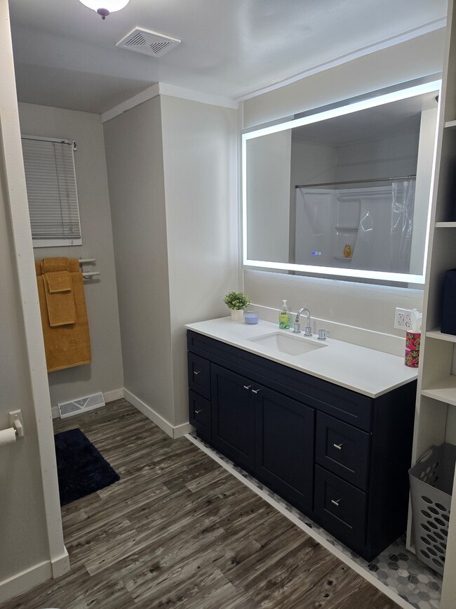 Building Photo - 1062 Aquetuck Rd