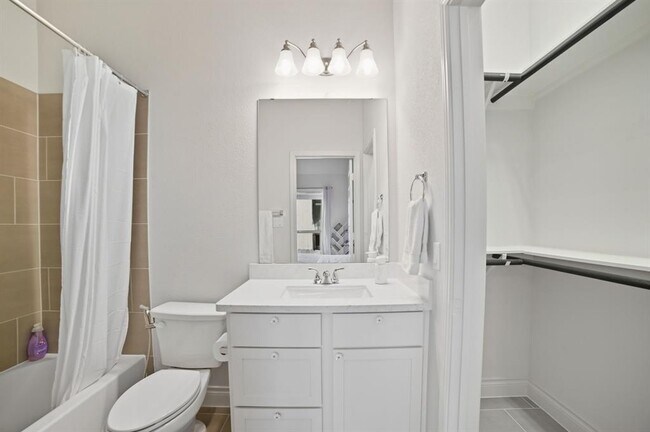 Building Photo - 1904 Woolsey Wy