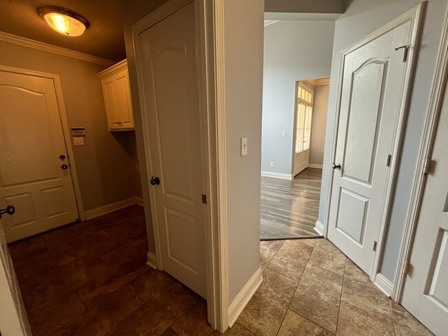 Building Photo - 1050 Azalea Garden Dr