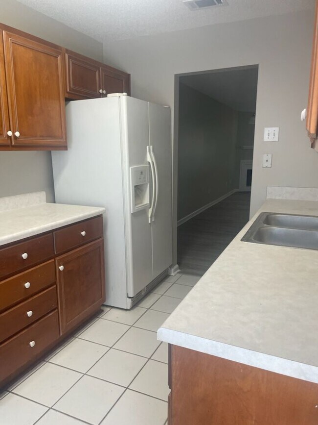 Building Photo - 203 Kitts Dr