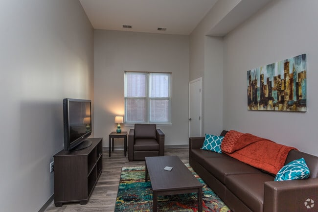 4 bed living space - Euclid3