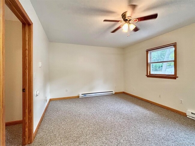 Building Photo - 15-15 Wyant Dr