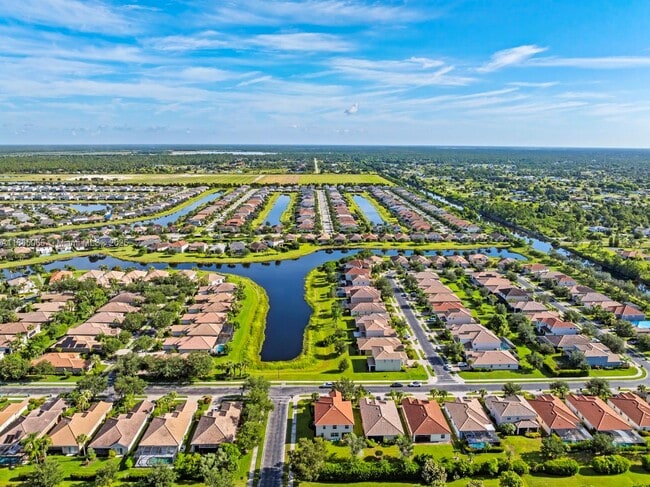 Building Photo - 2330 Heydon Cir E
