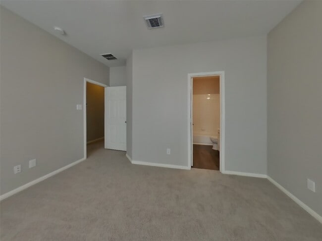 Building Photo - 3963 Mossy Spring Ln