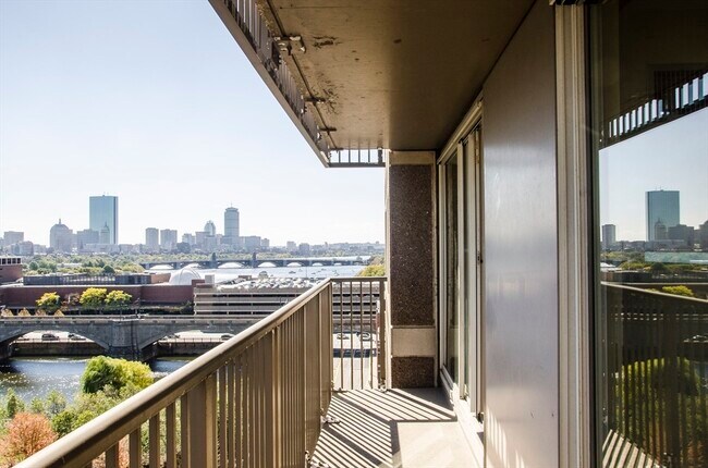 Building Photo - 10 Museum Way