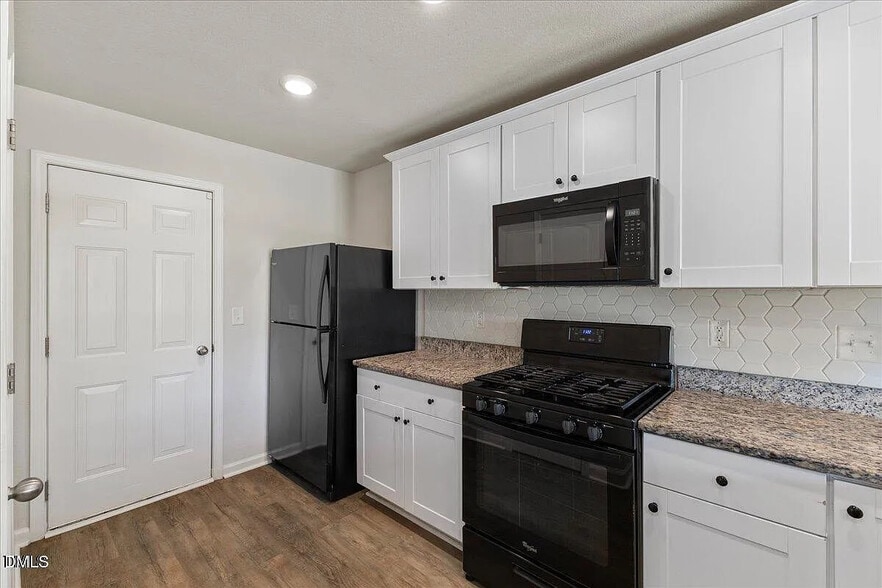 Building Photo - Room in House on Alderman Way