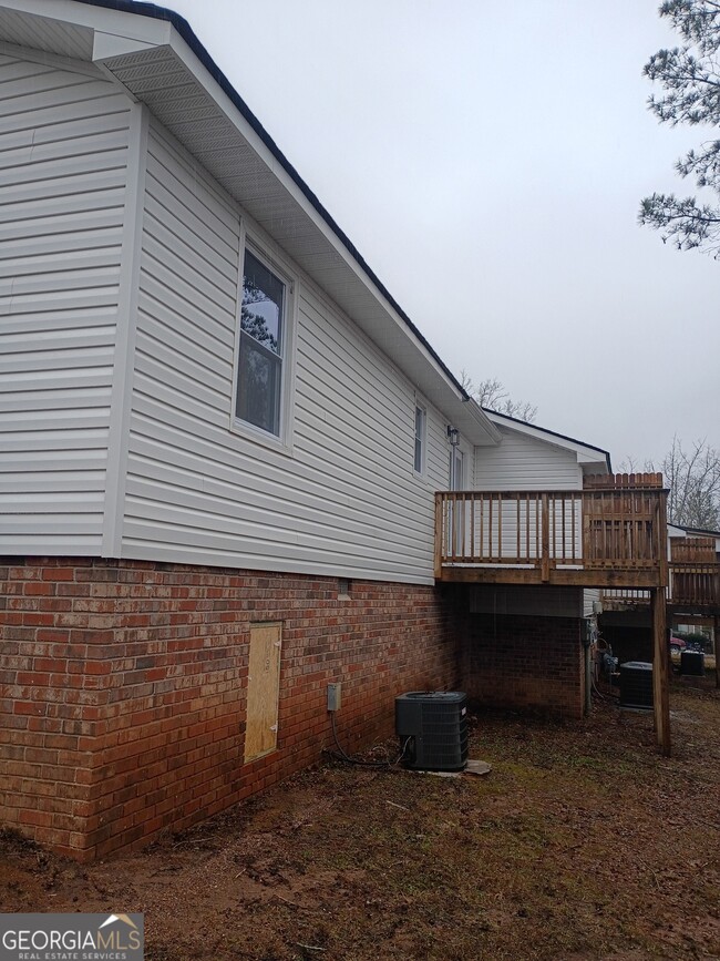 Building Photo - 10 Oak Mt Dr