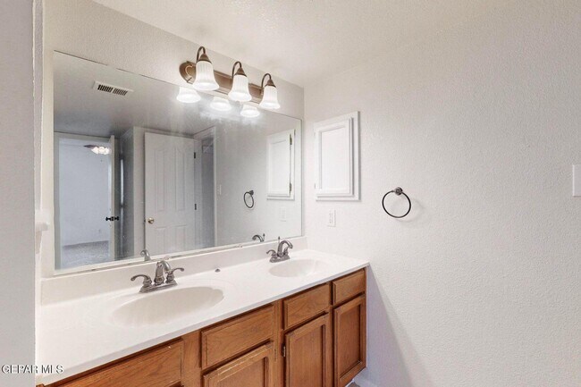 Building Photo - 4409 Loma Clara Ct