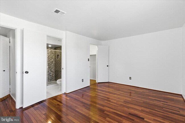 Building Photo - 3360 Huntley Sq Dr