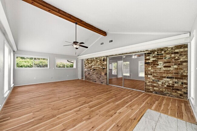 Building Photo - 3507 Lake Ridge Bend