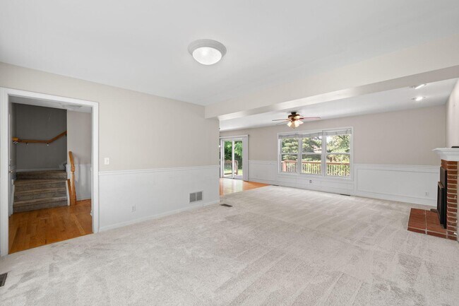 Building Photo - 406 Lakewood Dr