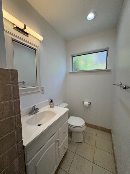 Building Photo - 1008 Huntingdon Dr