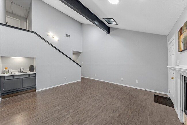 Building Photo - 6738 Eastridge Dr