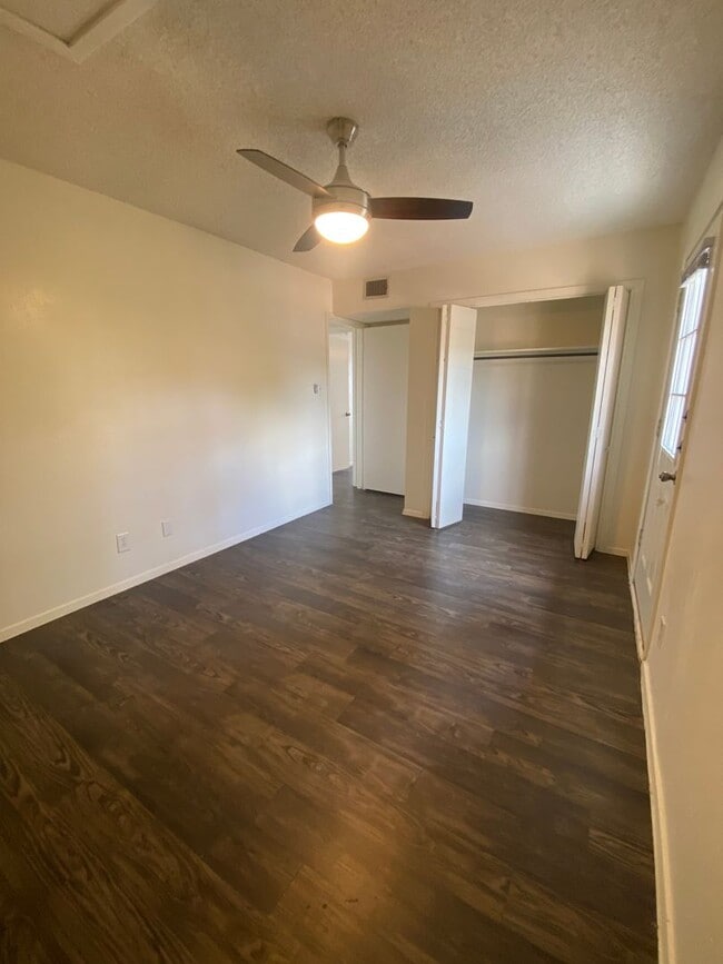 Building Photo - 1226 N LBJ Dr