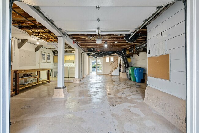 Building Photo - 724 Teresita Blvd